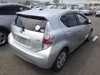 TOYOTA AQUA 2012 Image 4