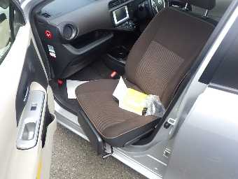 TOYOTA AQUA 2012 Image 10