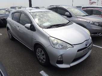 TOYOTA AQUA 2012 Image 2