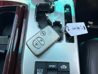 TOYOTA CROWN HYBRID 2012 Image 28