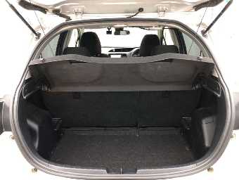 TOYOTA VITZ 2020 Image 8