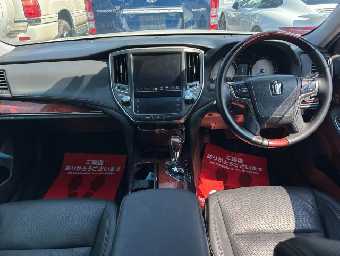 TOYOTA CROWN MAJESTA 2014 Image 7