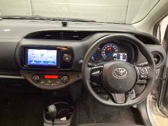 TOYOTA VITZ 2018 Image 6