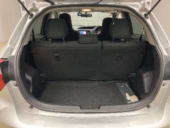 TOYOTA VITZ 2018 Image 9