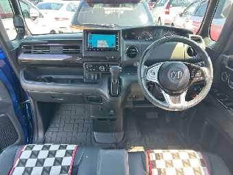 HONDA N-BOX CUSTOM 2020 Image 7