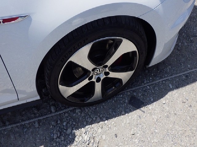 VOLKSWAGEN GOLF GTI 2014 Image 24