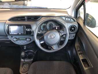 TOYOTA VITZ 2019 Image 6