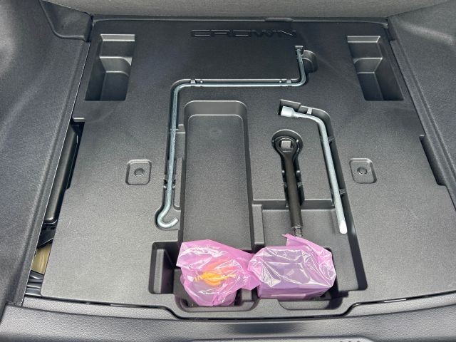 TOYOTA CROWN HYBRID 2019 Image 24