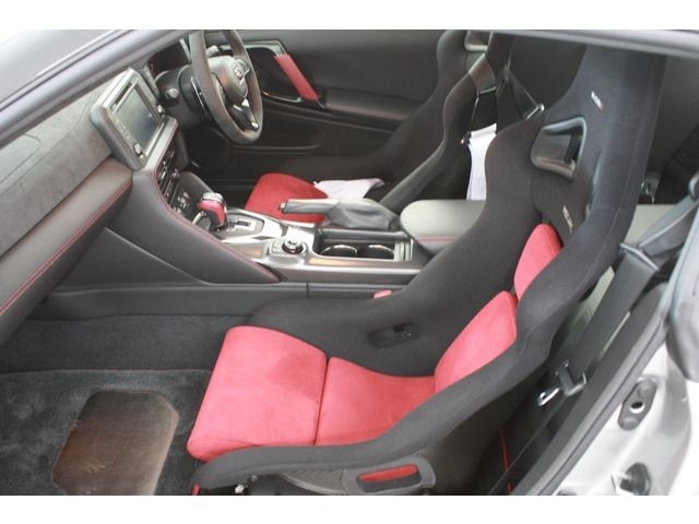 NISSAN GT-R 2017 Image 19