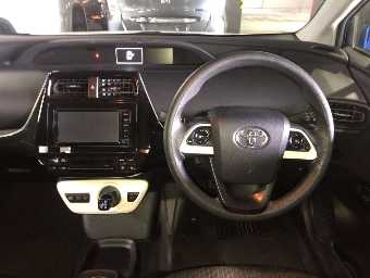 TOYOTA PRIUS 2018 Image 6