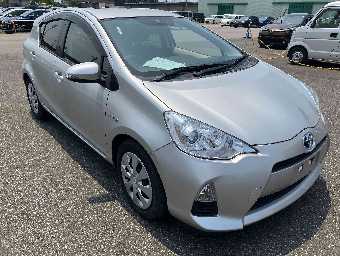 TOYOTA AQUA 2012 Image 2