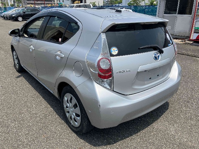 TOYOTA AQUA 2012 Image 20