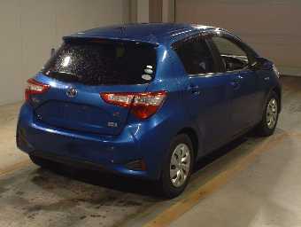 TOYOTA VITZ 2017 Image 2