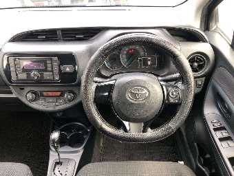 TOYOTA VITZ 2017 Image 6
