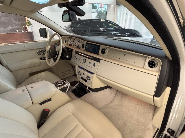 ROLLS ROYCE PHANTOM 2014 Image 39