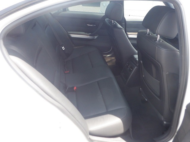 BMW 3 SERIES 2011 Image 20