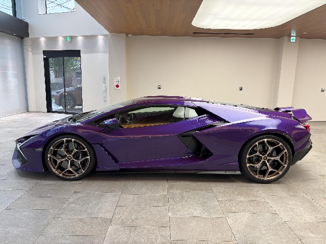 LAMBORGHINI REVUELTO 2025 Image 24