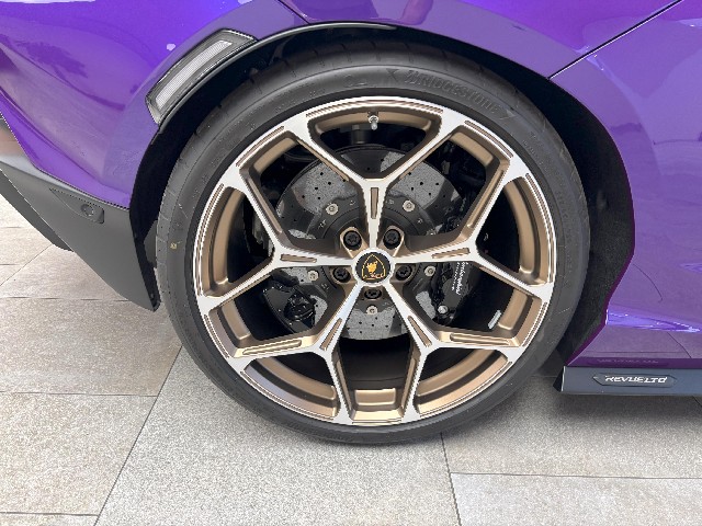 LAMBORGHINI REVUELTO 2025 Image 27