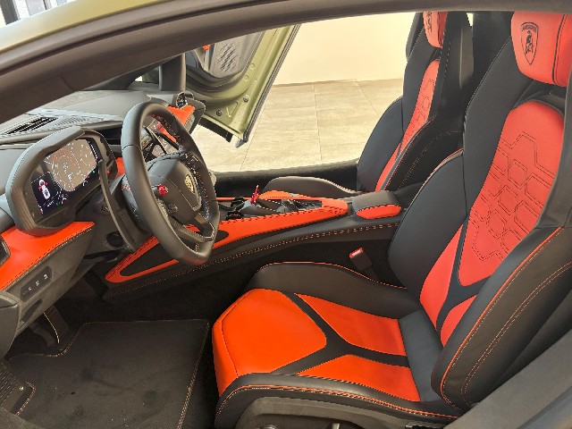 LAMBORGHINI REVUELTO 2024 Image 32