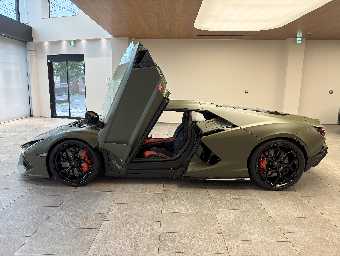 LAMBORGHINI REVUELTO 2024 Image 8