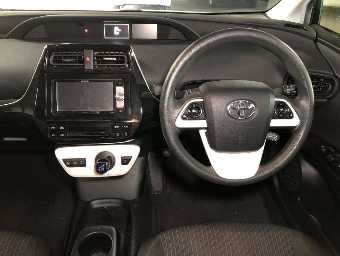 TOYOTA PRIUS 2018 Image 6