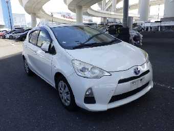 TOYOTA AQUA 2013 Image 2