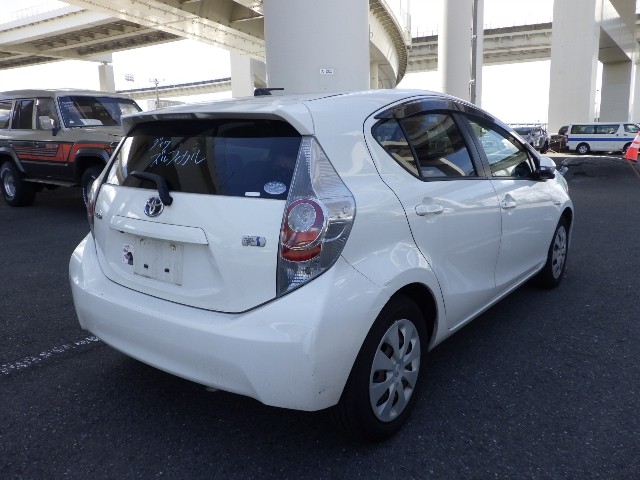TOYOTA AQUA 2013 Image 22