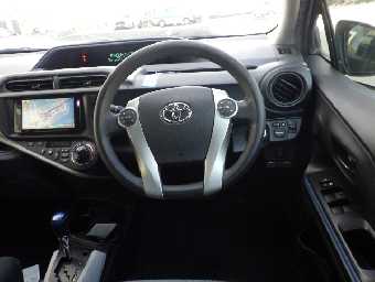 TOYOTA AQUA 2013 Image 8