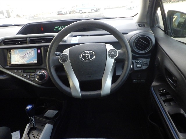 TOYOTA AQUA 2013 Image 26