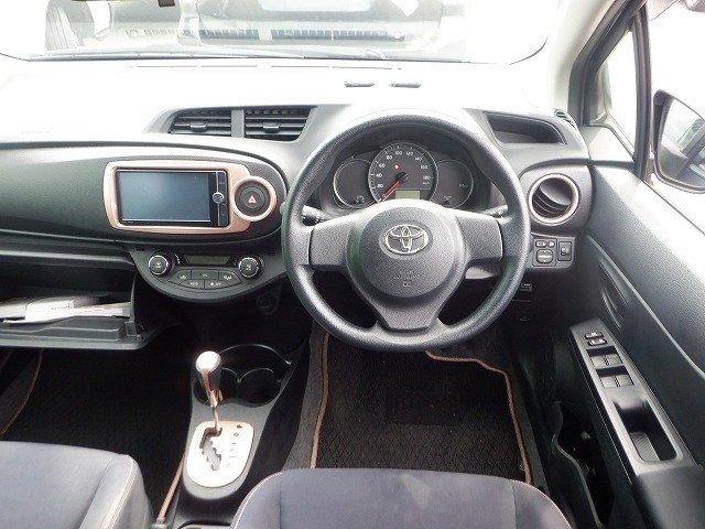 TOYOTA VITZ 2013 Image 23