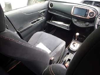 TOYOTA VITZ 2013 Image 6