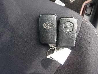 TOYOTA VITZ 2013 Image 8