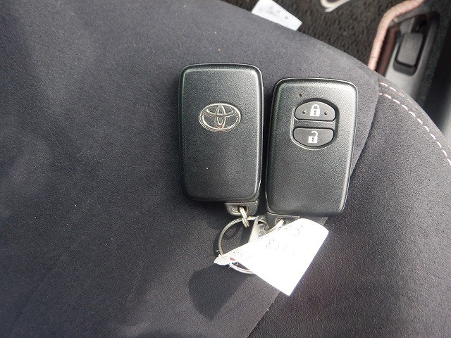 TOYOTA VITZ 2013 Image 26