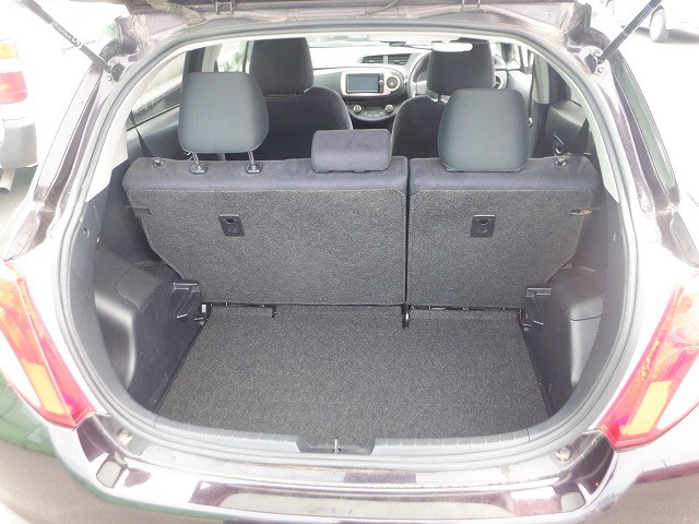 TOYOTA VITZ 2013 Image 28