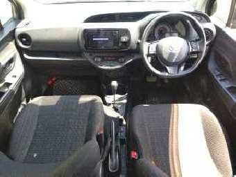 TOYOTA VITZ 2017 Image 3