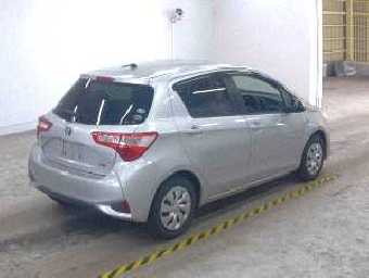 TOYOTA VITZ 2017 Image 5