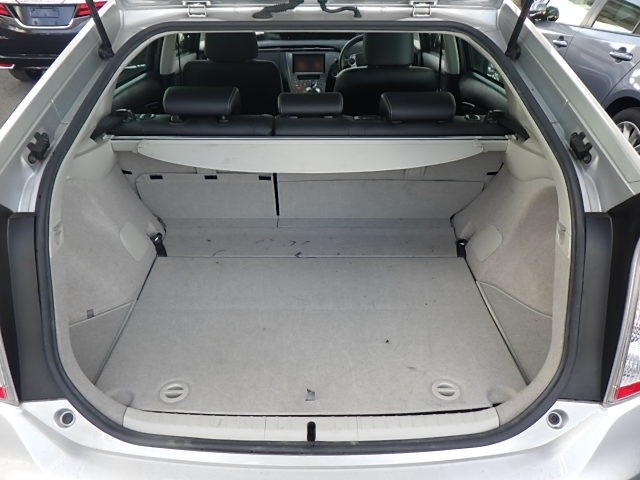 TOYOTA PRIUS 2015 Image 24