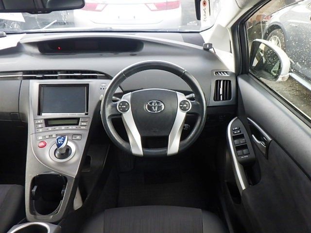 TOYOTA PRIUS 2015 Image 25