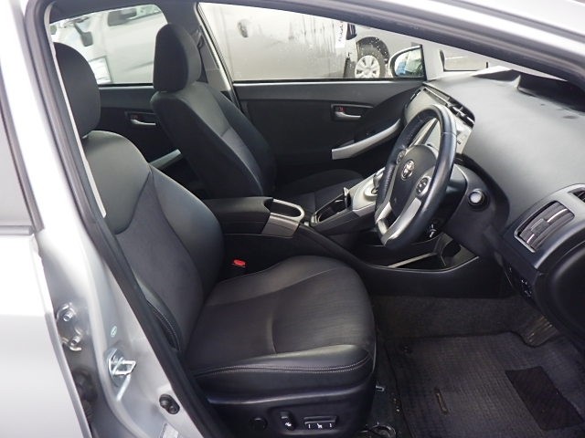 TOYOTA PRIUS 2015 Image 26