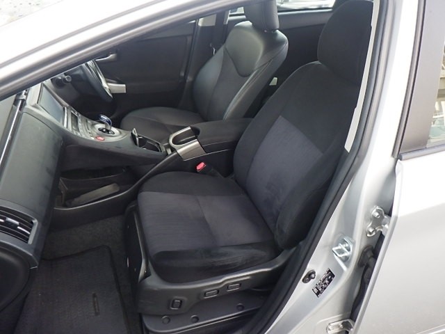 TOYOTA PRIUS 2015 Image 27