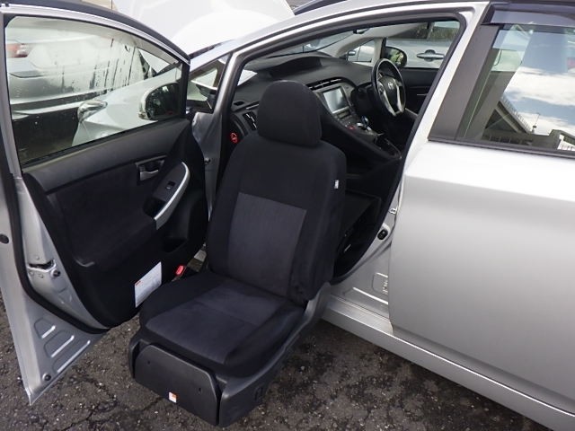 TOYOTA PRIUS 2015 Image 28