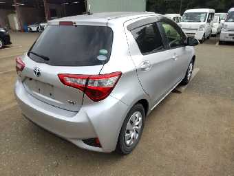 TOYOTA VITZ 2017 Image 2