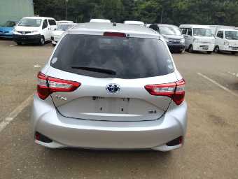 TOYOTA VITZ 2017 Image 3