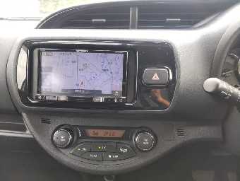 TOYOTA VITZ 2017 Image 10