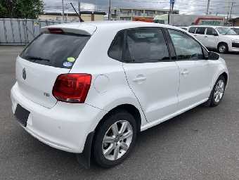 VOLKSWAGEN POLO 2012 Image 8