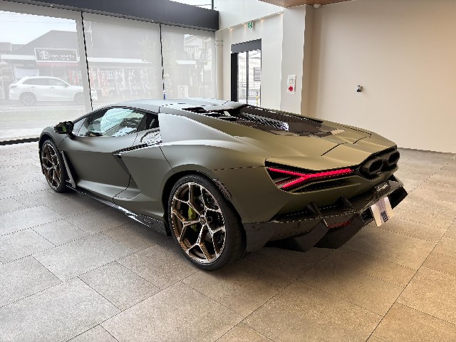 LAMBORGHINI REVUELTO 2025 Image 23