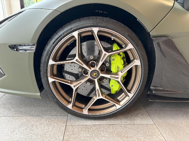 LAMBORGHINI REVUELTO 2025 Image 25