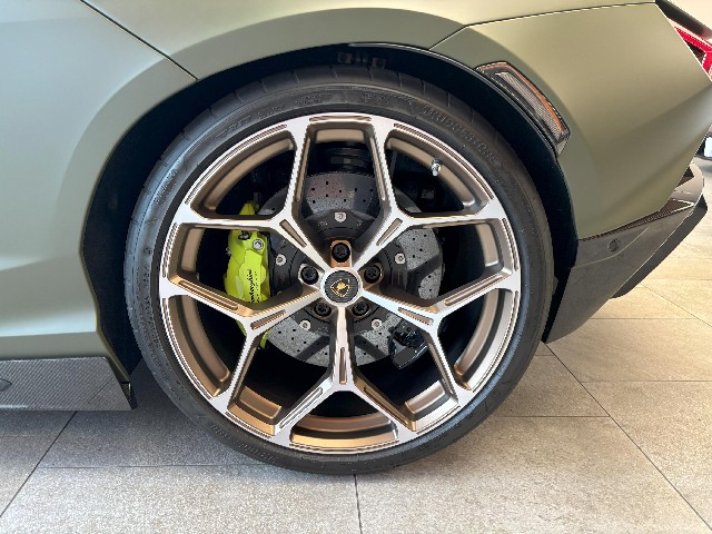 LAMBORGHINI REVUELTO 2025 Image 26