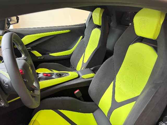 LAMBORGHINI REVUELTO 2025 Image 35