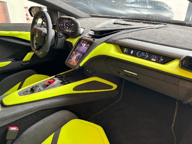 LAMBORGHINI REVUELTO 2025 Image 36
